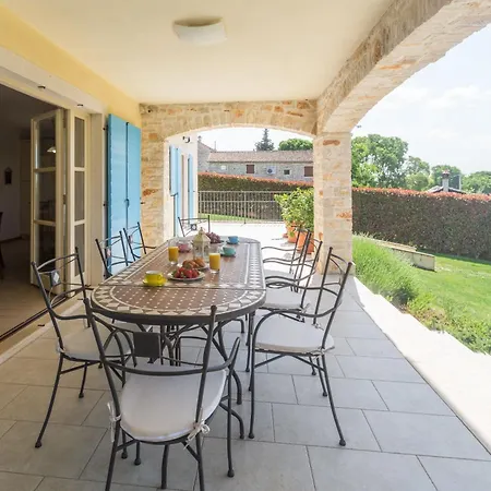 Mit Pool, Garten Und Sommerkueche Prázdninový dům *
