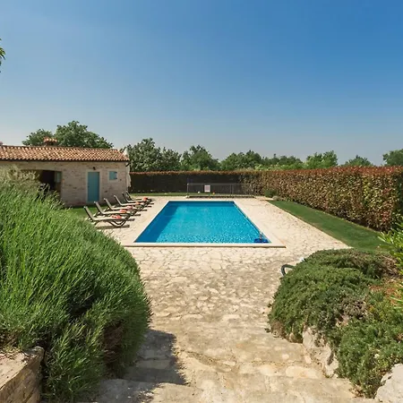 Prázdninový dům Mit Pool, Garten Und Sommerkueche Medaki