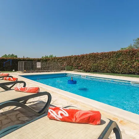 Holiday home Mit Pool, Garten Und Sommerkueche *