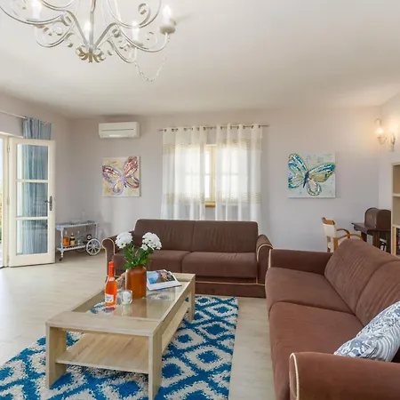 Mit Pool, Garten Und Sommerkueche Holiday home